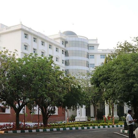 بنغالور Kstdc Kumarakrupa Hotel المظهر الخارجي الصورة